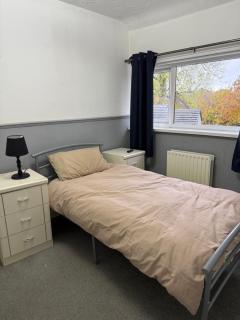 Bright Private Room with Parking & Garden Access - 0