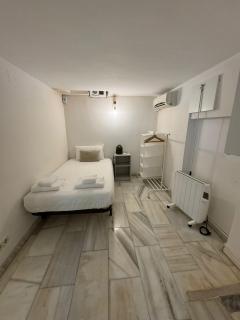 Apartamento interior cerca de la estación de metro - La Almudena - 9