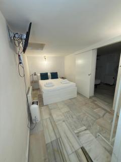 Apartamento interior cerca de la estación de metro - La Almudena - 4