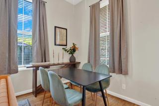 Crawford Square Hideaway - 7