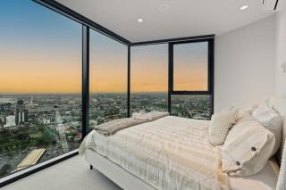 Skyrise City Apartment with Pool Gym & Sauna - 0