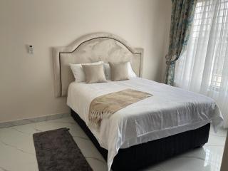 Ethans Place - Elegant 2 Bedroom Apartment with Solar Power - 6