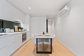 Skyrise City Apartment with Pool Gym & Sauna - 8