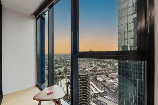 Skyrise City Apartment with Pool Gym & Sauna - 7