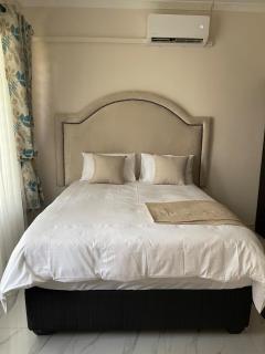 Elegant 2 Bedroom flat with Backup Power - 3