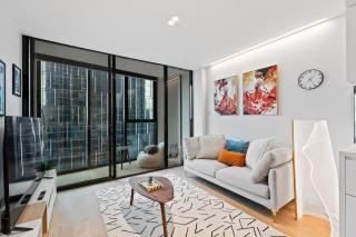 Skyrise City Apartment with Pool Gym & Sauna - 9