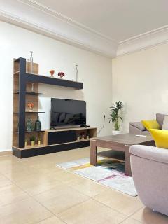 3 Bedroom Apartment Quiet and Comfortable - 0