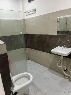 Manoj guest house , near railway station and mahakal temple - 5