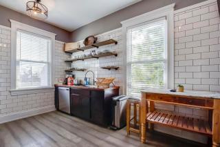 6br New Orleans Speakeasy Hot Tub & Playground - 4