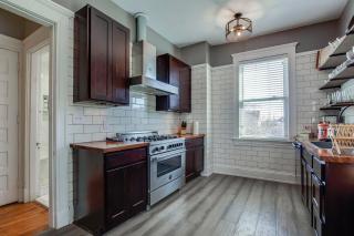 6br New Orleans Speakeasy Hot Tub & Playground - 3