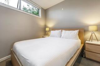 Ezra on Barkly Walk to St Kilda Beach and Luna Park - 8