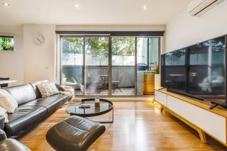 Ezra on Barkly Walk to St Kilda Beach and Luna Park - 3