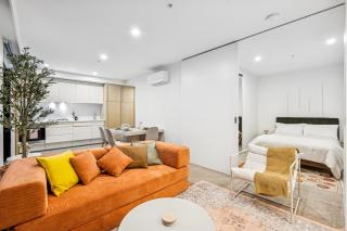 Luxury Marina Tower Stay Waterfront & City Views - 9