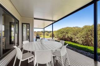 Wilyabrup Waters Lakeside Haven in the Wine Region - 7