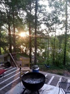 Eclectic Riverfront Log Cabin and Artist Retreat for Groups in Castle Hayne, North Carolina - 9