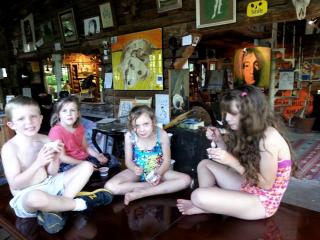 Eclectic Riverfront Log Cabin and Artist Retreat for Groups in Castle Hayne, North Carolina - 6