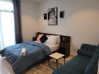 Luxe Corner Apartments - 8