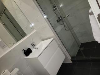 Luxe Corner Apartments - 4