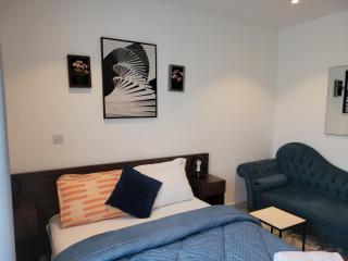 Luxe Corner Apartments - 3