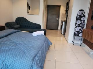 Luxe Corner Apartments - 2