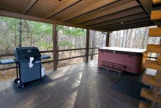 Charming Log Cabin with a Fire Pit in the Woods near Lake Logan in Ohio - 8