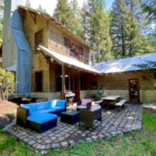 Immaculate Cabin Rental with a Hot Tub next to Lake Pend Oreille in Bonner County, Idaho - 0