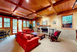Immaculate Cabin Rental with a Hot Tub next to Lake Pend Oreille in Bonner County, Idaho - 8