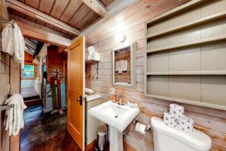 Immaculate Cabin Rental with a Hot Tub next to Lake Pend Oreille in Bonner County, Idaho - 2