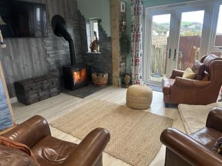 Beachside - Stunning coastal retreat with hot tub and sea views - 9