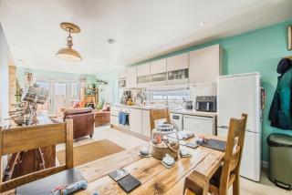 Beachside - Stunning coastal retreat with hot tub and sea views - 7