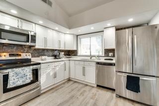 3 Mi to SeaWorld! Suburban Home with Screened Porch - 9