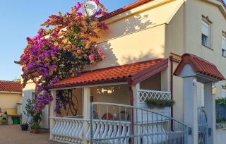 Cozy Apartment In Vir With Kitchen - 0
