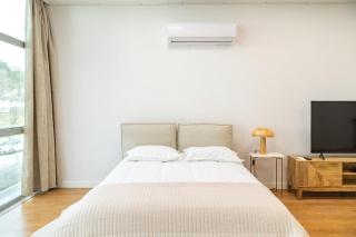 Business office - Studio with garage - 2