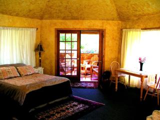 Luxurious Bed and Breakfast Suite for One or Two Couples near Kettle Falls, Washington - 9