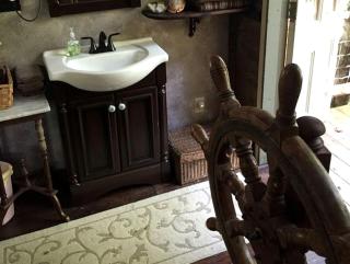 Tree House Cabin for Six with Panoramic Forest Views in Nauvoo, Illinois - 3