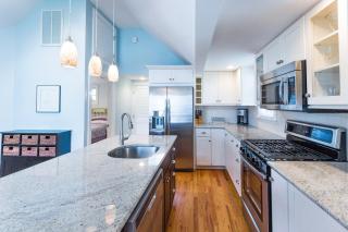 Beautiful & Romantic 1BR Cottage w/Beach Locker - 6