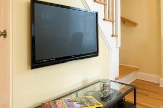 3BR Beautiful Remodeled Victorian w/ Beach Locker - 6