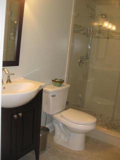 3BR Beautiful Remodeled Victorian w/ Beach Locker - 3