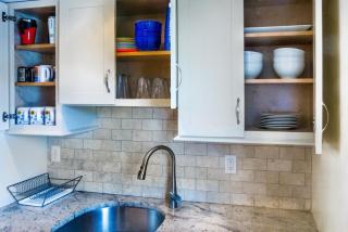 3BR Beautiful Remodeled Victorian w/ Beach Locker - 1