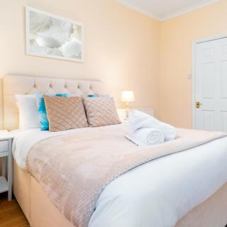 3 Bedroom House in Harborne - Parking & Garden 122G - 2