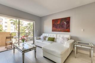 Sunny isles Escape-1BR Condo Steps from the Beach! - 8