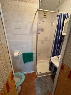 Beachside Bliss In Blackpool 1 Bed Apartment - 7