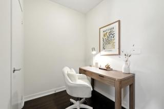 Gorgeous 2BR in Downtown Toronto w City Views - 4