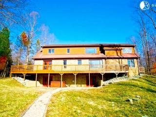 Stately Luxury Vacation Rental with a Private Hot Tub near Brown County State Park, Indiana - 9