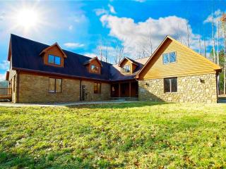 Stately Luxury Vacation Rental with a Private Hot Tub near Brown County State Park, Indiana - 3