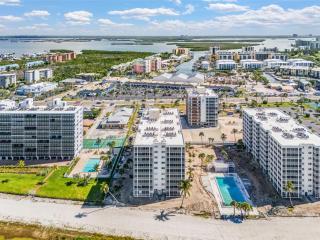 Sand and Surf at your Door - FMB - Condo A Wave From It All - 9