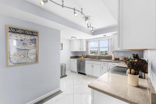 Sand and Surf at your Door - FMB - Condo A Wave From It All - 3