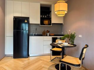 Modern 1BR with Pool View The Title Legendary - 6