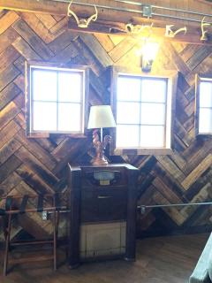 Rustic Octagon-Shaped Cabin for a Glamping Getaway near Huntington, West Virginia - 5