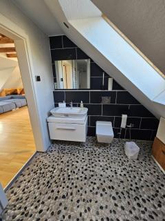 Stylish top floor apartment with garden view - 6